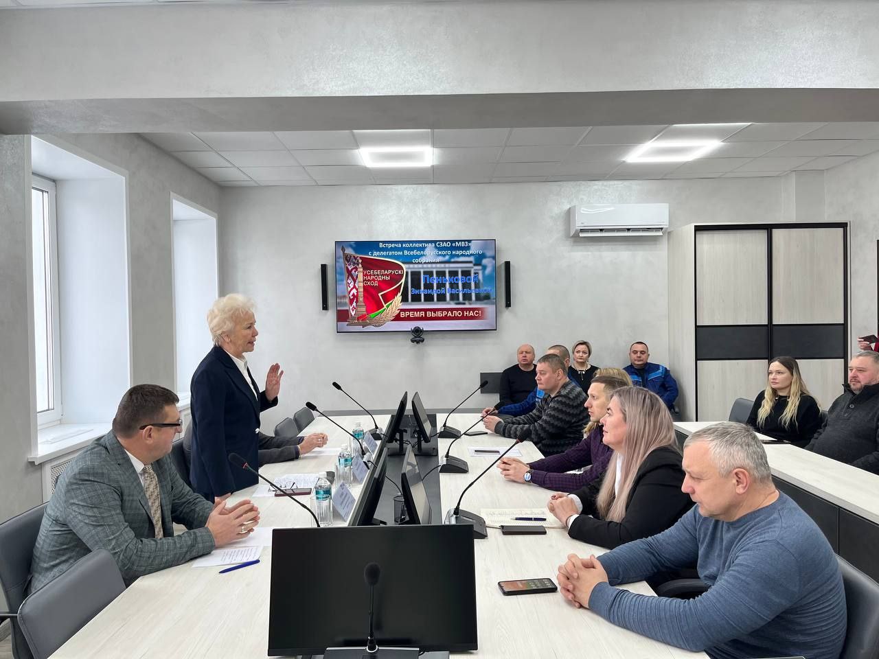 Диалог с будущим: делегат ВНС встретилась с вагоностроителями