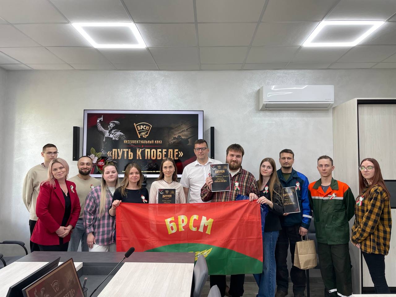 Сегодня в СЗАО "МВЗ" в рамках республиканского патриотического проекта "Цветы Великой Победы" прошла интеллектуальная игра "Путь к Победе"